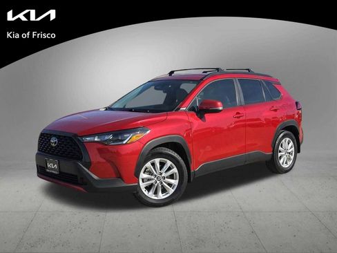 Used 2024 Toyota Corolla Cross LE image 1