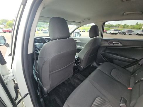 Used 2023 Kia Sportage LX AWD/4WD image 31