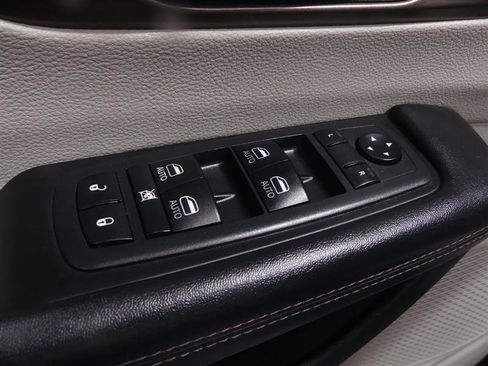 Used 2018 Chrysler Pacifica Touring-L Plus FWD image 20