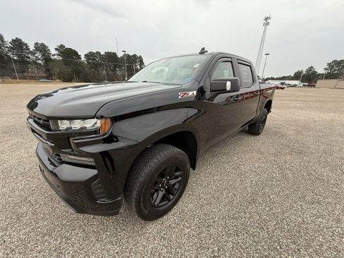 Used 2019 Chevrolet Silverado 1500 LT Trail Boss image 3