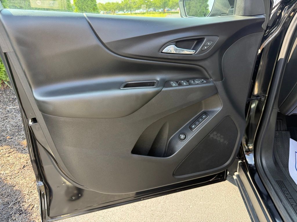 Used 2020 Chevrolet Equinox LT w/ Midnight Edition FWD image 10
