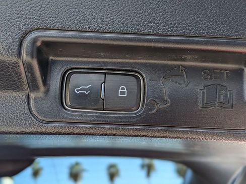 Used 2022 Ford Explorer XLT w/ Equipment Group 202A image 10