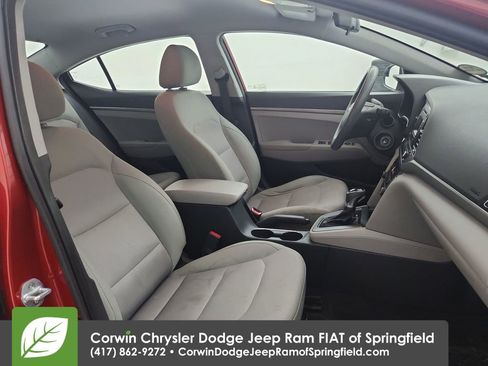 Used 2017 Hyundai Elantra SE FWD image 29