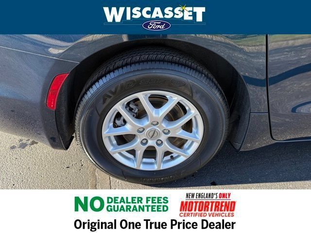 Used 2024 Chrysler Pacifica Touring-L FWD image 33