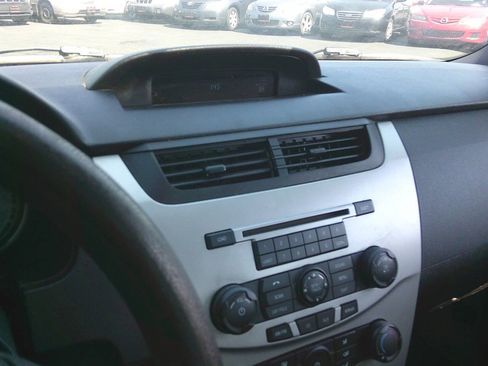 Used 2011 Ford Focus SE image 6