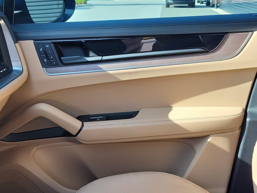Certified 2025 Porsche Cayenne S AWD/4WD image 23