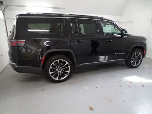 Certified 2022 Jeep Wagoneer Series III w/ Premium Group I image 24
