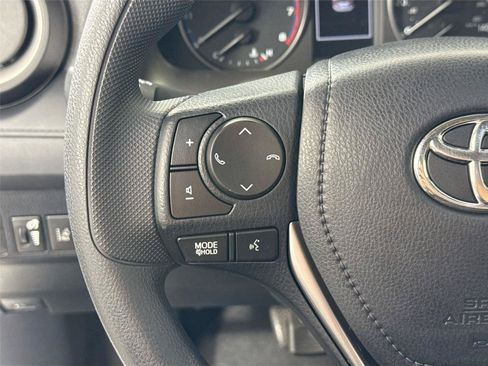 Used 2018 Toyota RAV4 LE FWD image 16