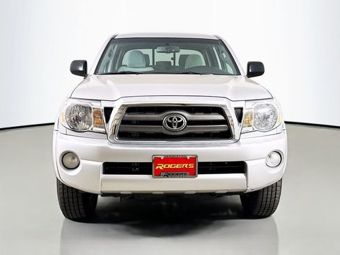 Used 2010 Toyota Tacoma PreRunner RWD image 2