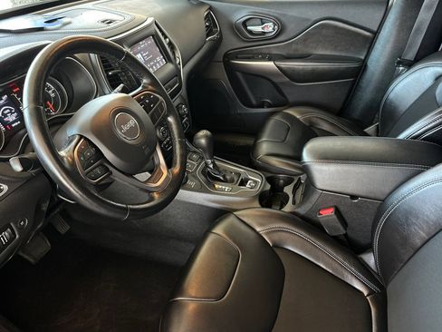 Used 2020 Jeep Cherokee Latitude Plus w/ Comfort/Convenience Group AWD/4WD image 9