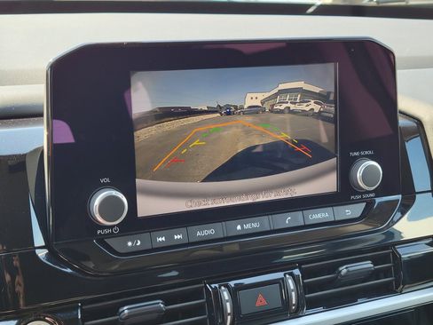 Used 2024 Nissan Pathfinder SV image 14