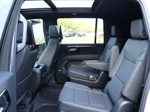 New 2026 Chevrolet Suburban Z71 w/ Z71 Off-Road Package AWD/4WD image 24