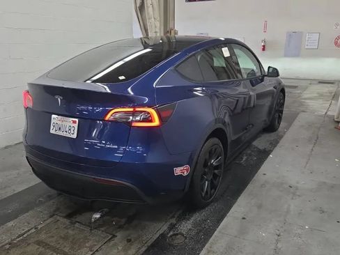 Used 2023 Tesla Model Y Long Range AWD/4WD image 3