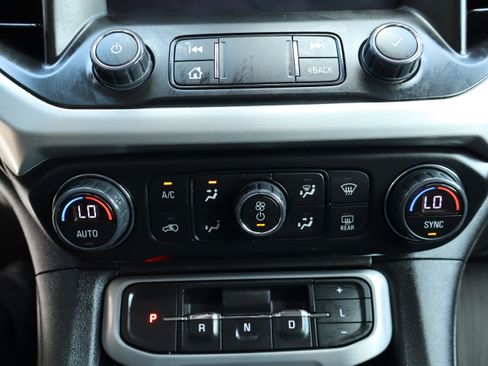 Used 2023 GMC Acadia SLE FWD image 50