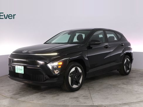 Used 2024 Hyundai Kona SE FWD image 2