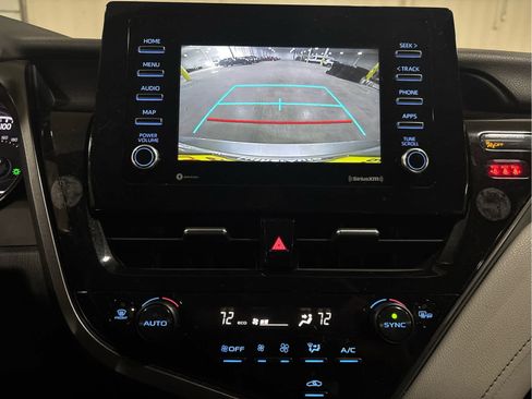 Used 2022 Toyota Camry SE image 10