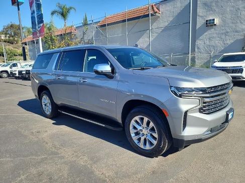 Used 2024 Chevrolet Suburban Premier RWD image 2