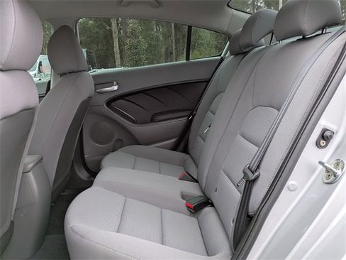 Used 2017 Kia Forte LX image 12