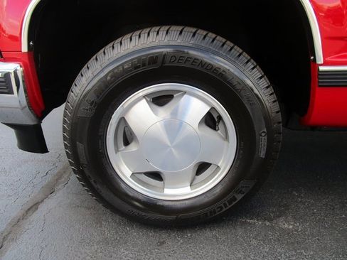 Used 1996 Chevrolet Tahoe 4WD image 2