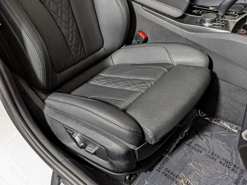 Certified 2023 BMW 530e xDrive w/ Premium Package image 38