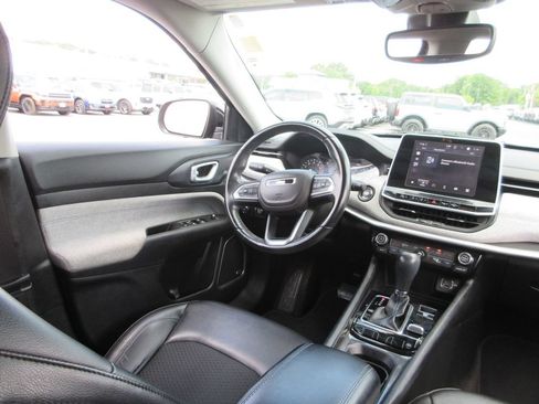 Used 2022 Jeep Compass Latitude w/ Sun and Sound Group AWD/4WD image 23