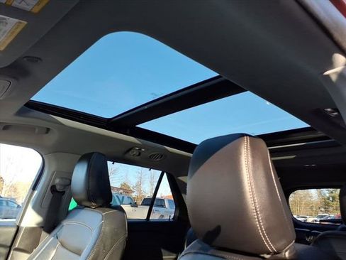 Used 2022 Ford Explorer Limited w/ Limited Technology Package image 11