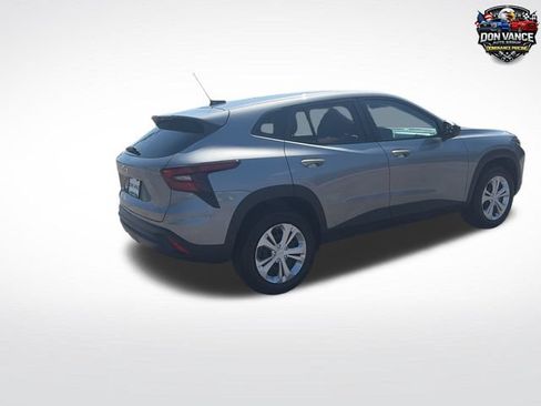 Used 2026 Chevrolet Trax LS FWD image 5