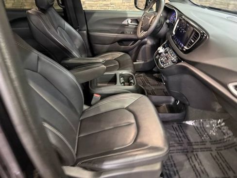Used 2025 Chrysler Pacifica Select FWD image 22