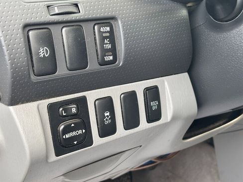 Used 2009 Toyota Tacoma PreRunner image 24