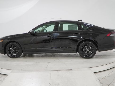 Certified 2025 Honda Accord SE image 5