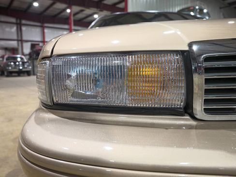 Used 1996 Chevrolet Caprice Classic image 30