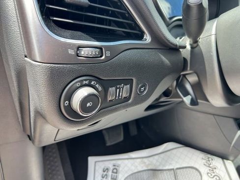 Used 2019 Jeep Cherokee Limited AWD/4WD image 9
