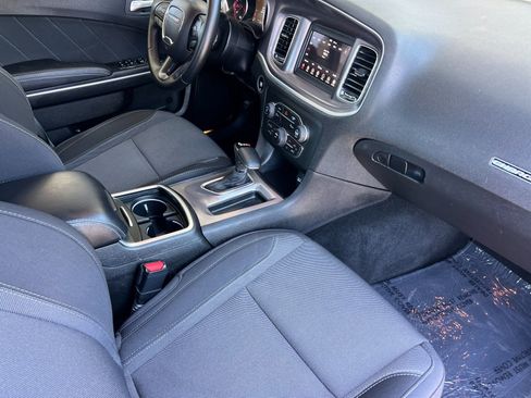 Used 2019 Dodge Charger SXT RWD image 15