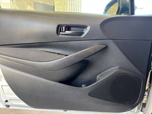 Used 2025 Nissan Versa SV FWD image 18