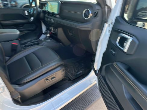 Certified 2024 Jeep Wrangler Sahara w/ Technology Group image 19