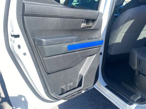 Used 2024 Toyota Tacoma TRD Off-Road image 15