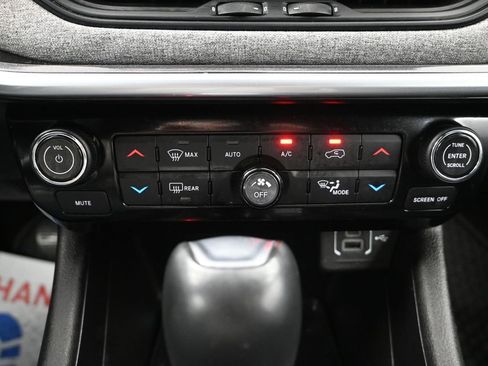 Used 2025 Jeep Compass Latitude w/ Sun & Sound Group image 22