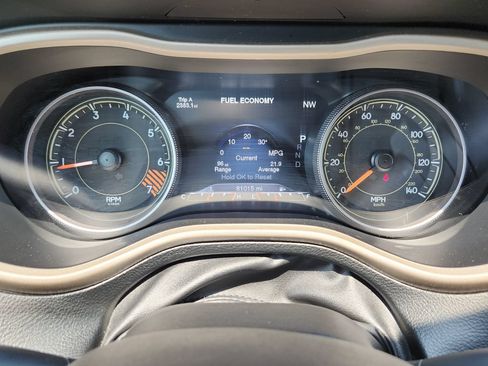 Used 2015 Jeep Cherokee Limited w/ Technology Group AWD/4WD image 7