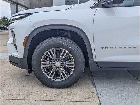 New 2026 Chevrolet Traverse LT w/ LPO, Floor Liner Package FWD image 10