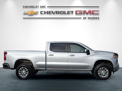 Used 2022 Chevrolet Silverado 1500 LT w/ Z71 Off-Road Package image 2