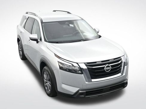Used 2024 Nissan Pathfinder SV image 23