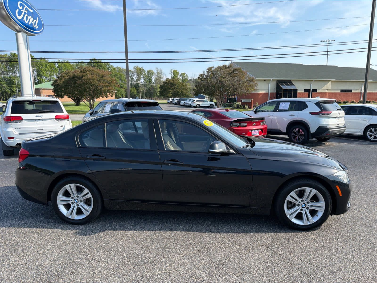 Used 2017 BMW 330i xDrive Sedan AWD/4WD image 2
