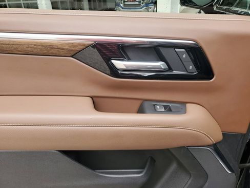 Certified 2025 Chevrolet Tahoe High Country AWD/4WD image 16