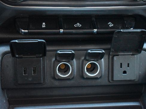 Used 2018 Chevrolet Silverado 1500 LT w/ All Star Edition image 10