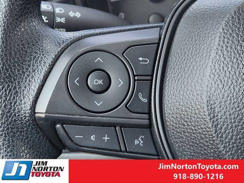 Used 2025 Toyota Corolla LE FWD image 27