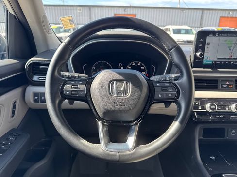 Used 2023 Honda Pilot Touring image 14