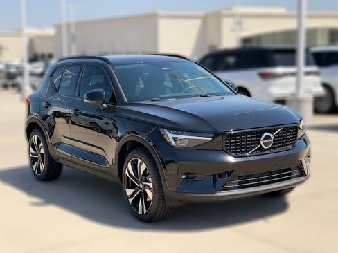 New 2026 Volvo XC40 B5 Plus w/ Climate Package AWD/4WD image 6