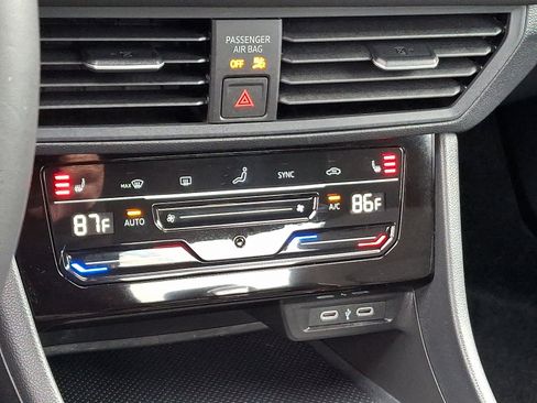 Used 2025 Volkswagen Jetta Sport image 16