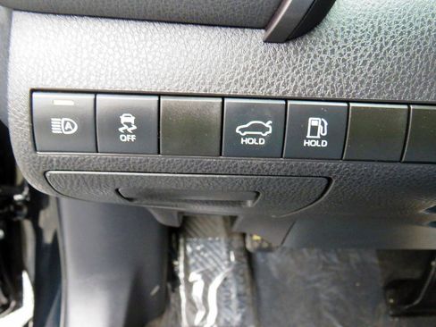 Used 2021 Toyota Camry SE image 29