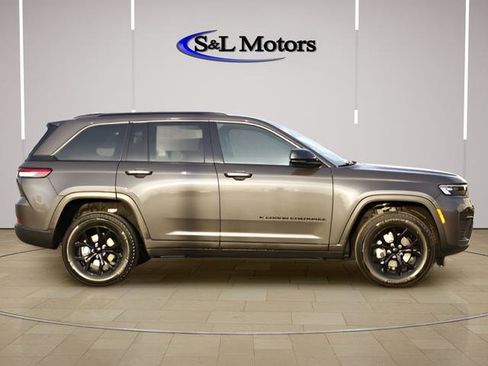 New 2026 Jeep Grand Cherokee Altitude AWD/4WD image 11